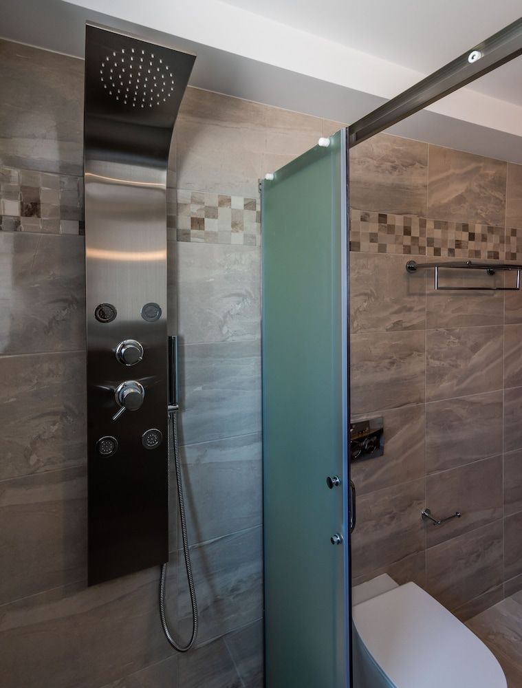 Milesian Suites Standard Suite, Jetted Tub, Sea View 8