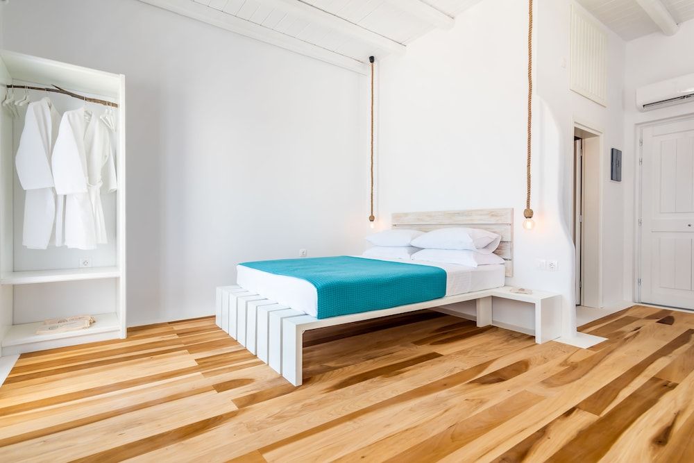 Milesian Suites Suite, Jetted Tub, Sea View 2