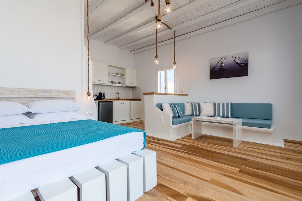 Milesian Suites Suite, Jetted Tub, Sea View 3