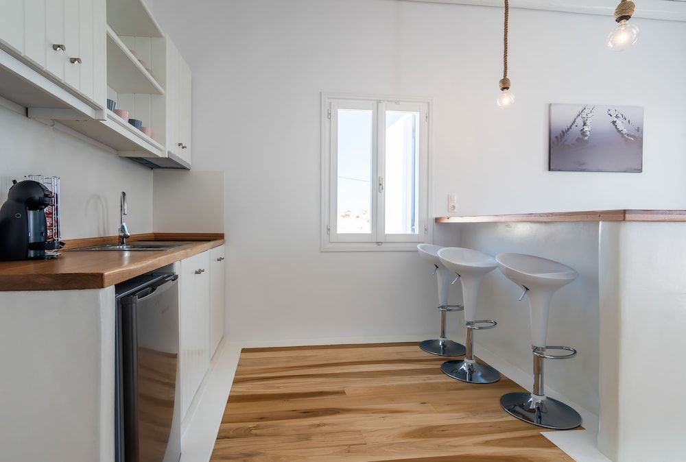 Milesian Suites Suite, Jetted Tub, Sea View 8