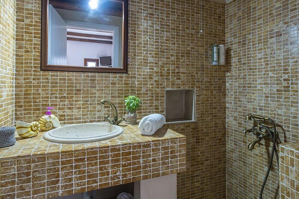 undefined Niriides studios 8