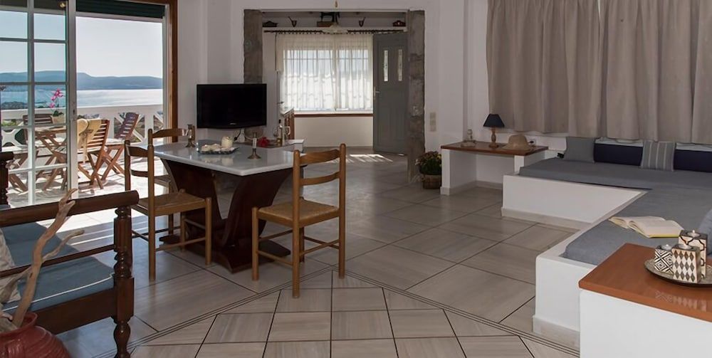 Villa Mina Superior Quadruple Room, 2 Bedrooms, Pool View 4