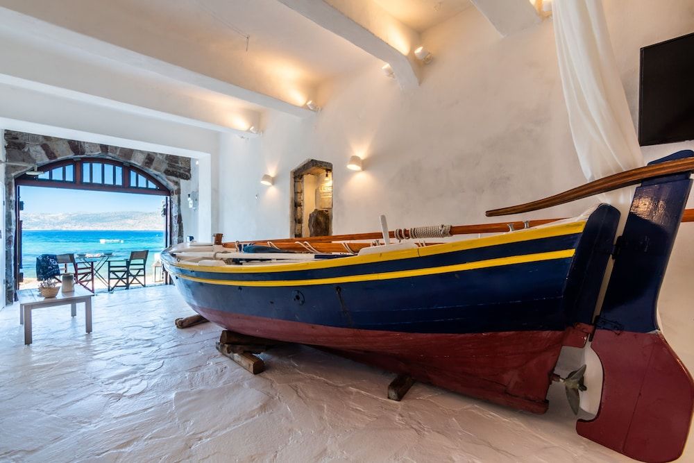 Neosikos AmazingBeach House Milos Island House 10