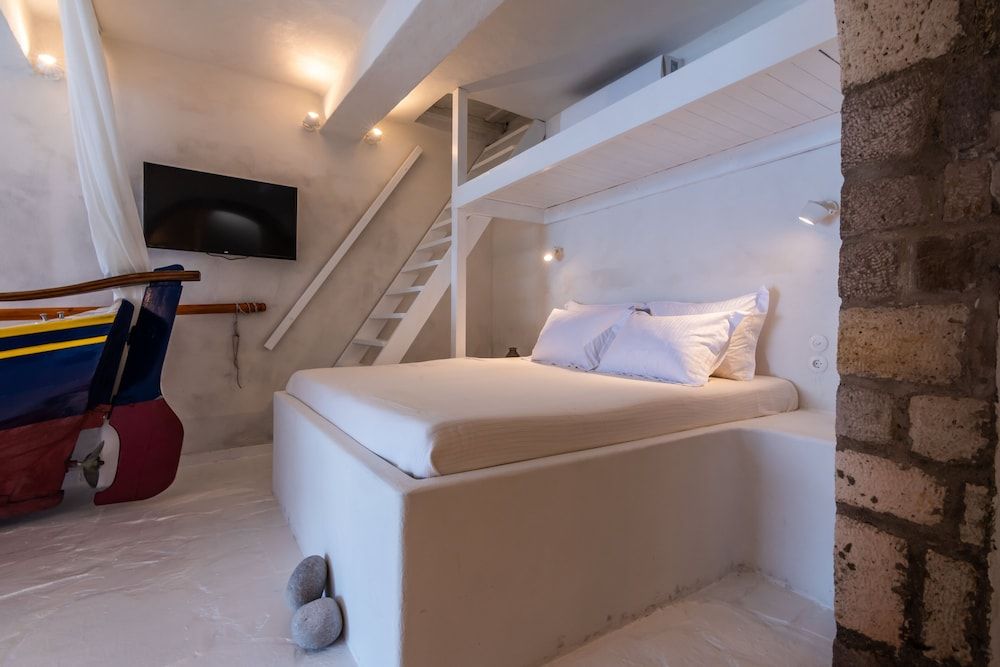 undefined Neosikos AmazingBeach House Milos Island 9