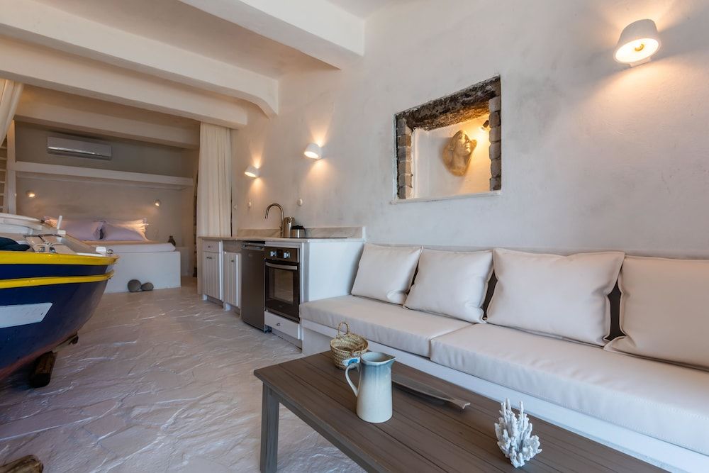 Neosikos AmazingBeach House Milos Island House 12