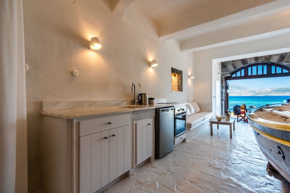 Neosikos AmazingBeach House Milos Island House 8