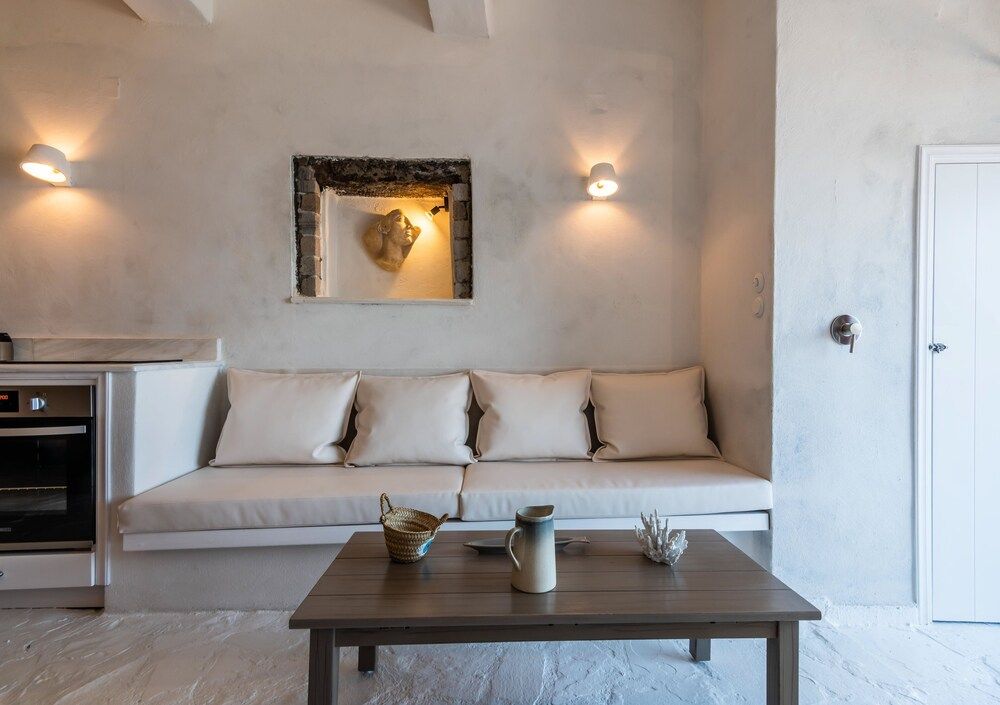Neosikos AmazingBeach House Milos Island House 11