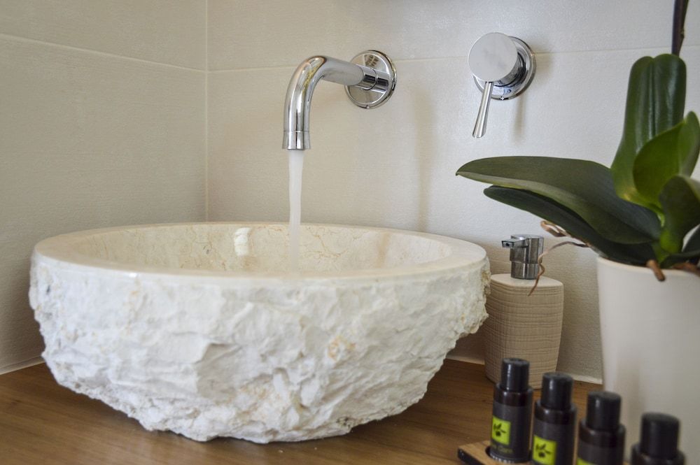 Hawk Stone Comfort Studio 23