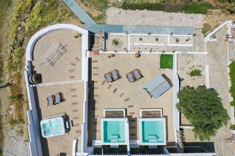 undefined Avgerinos Deluxe Rooms 3