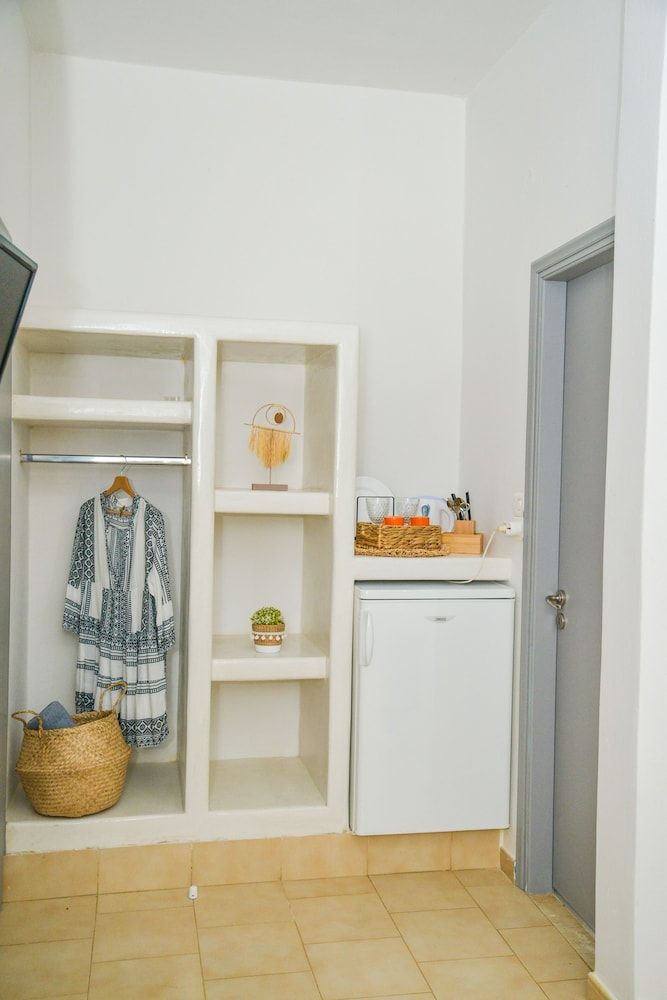 undefined Avgerinos Deluxe Rooms 9