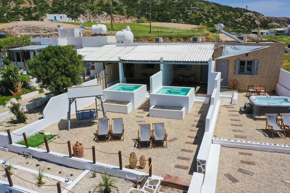 undefined Avgerinos Deluxe Rooms 4