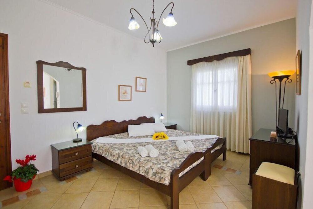 undefined Nikos Sea view apts Milos 8