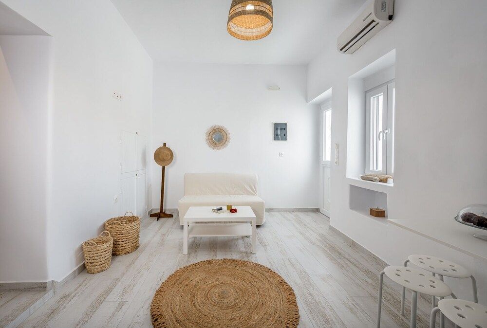 Salty Caves Apartments Milos Apartment 4