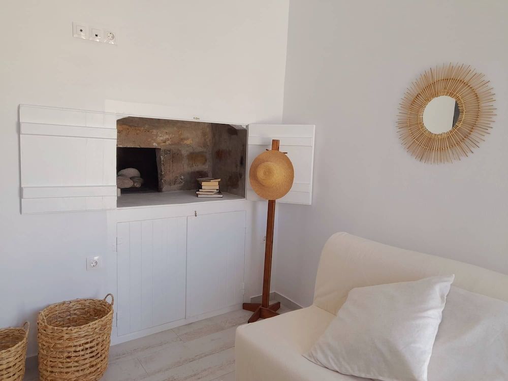 Salty Caves Apartments Milos Apartment 7