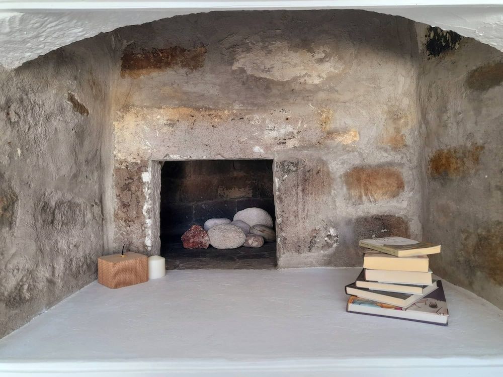 Salty Caves Apartments Milos Apartment 8