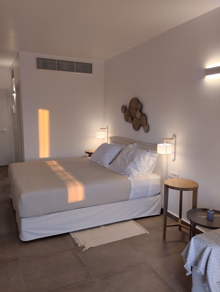 Kallisto Rooms Family Apartment, 1 Queen Bed with Sofa bed, Balcony, Sea View (Room 2) 5