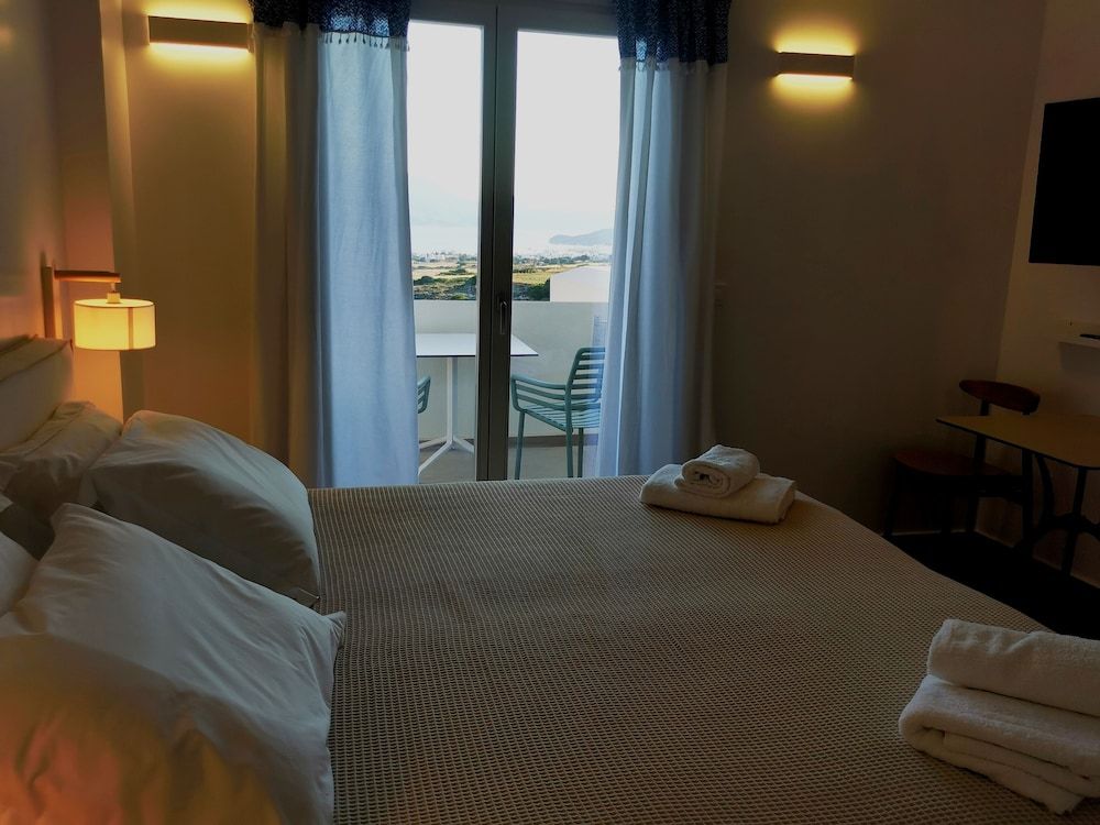 Standard Apartment, 1 Queen Bed, Sea View (Room 5)