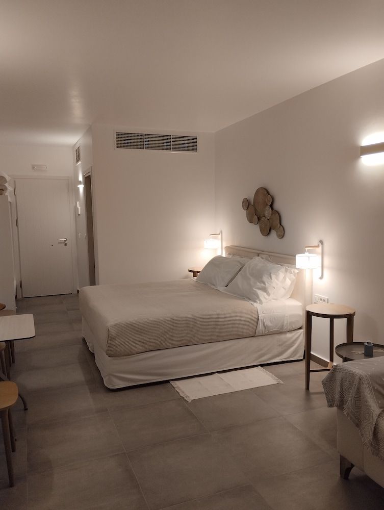 Kallisto Rooms Family Apartment, 1 Queen Bed with Sofa bed, Balcony, Sea View (Room 2) 3