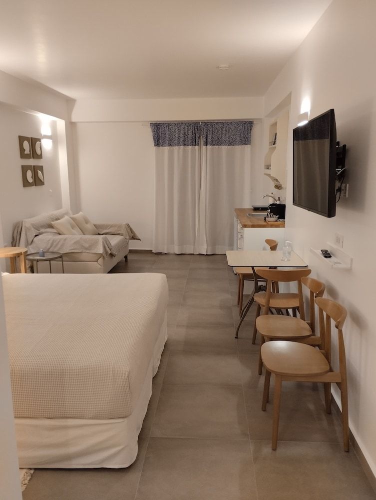 Kallisto Rooms Family Apartment, 1 Queen Bed with Sofa bed, Balcony, Sea View (Room 2) 7