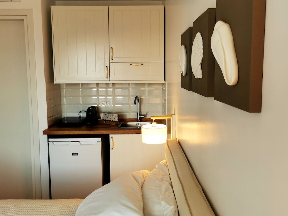 Kallisto Rooms Family Apartment, 1 Queen Bed with Sofa bed, Balcony, Sea View (Room 3) 9