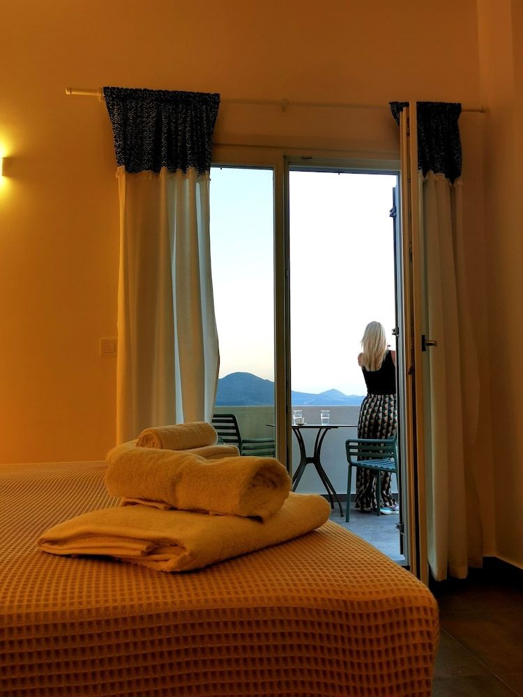 Kallisto Rooms Family Apartment, 1 Queen Bed with Sofa bed, Balcony, Sea View (Room 3) 5