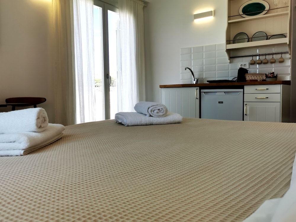 Standard Apartment, 1 Queen Bed, Sea View (Room 4)