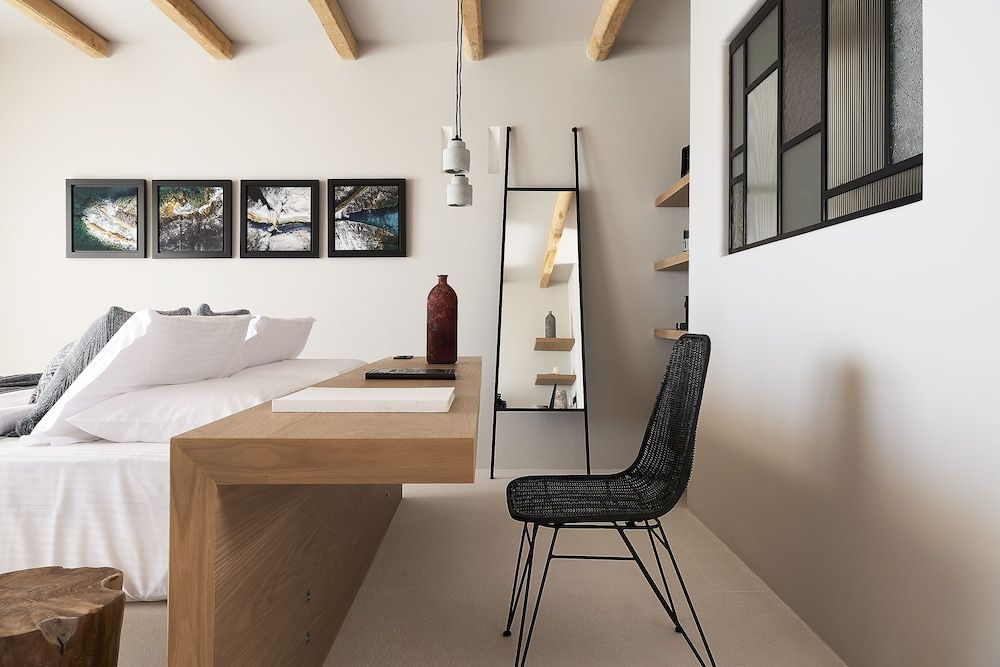 Cave Suites Superior Room, Private Pool, Sea View 9