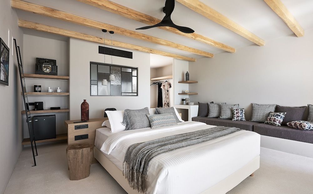 Cave Suites Superior Room, Private Pool, Sea View 15