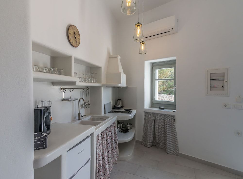 undefined Sunset Plaka 10