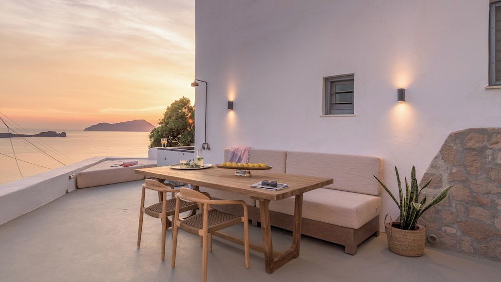 undefined Sunset Plaka 9