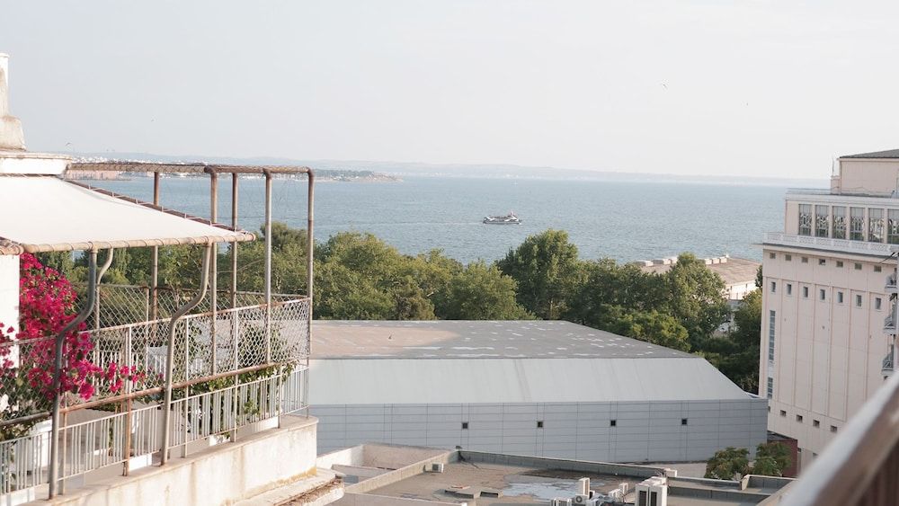 Chapter I & II Apartment, Sea View (Chapter II) 31