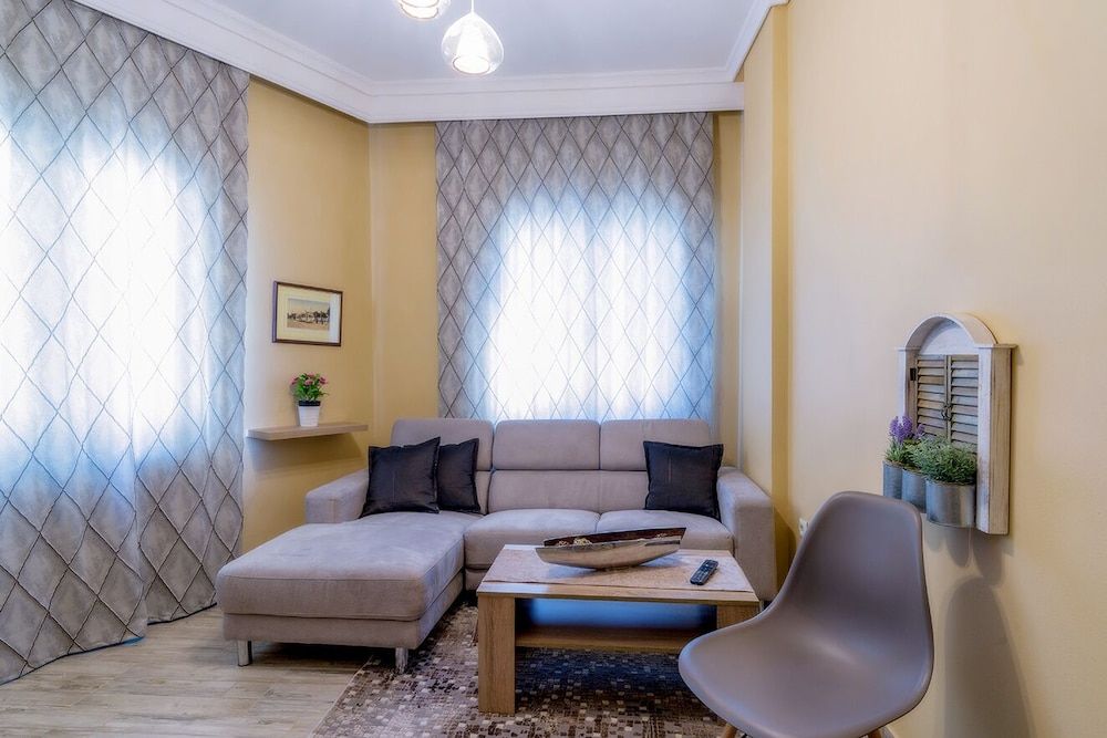 undefined Kentrikon Deluxe Apt Must