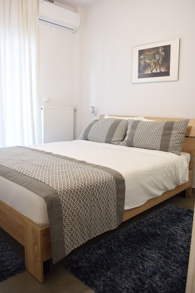 undefined Heliconia Deluxe Apt Must 8