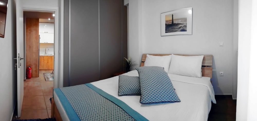 undefined Heliconia Deluxe Apt Must 6