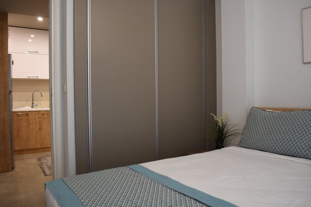 undefined Heliconia Deluxe Apt Must 7