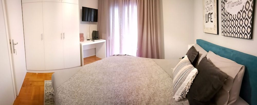 undefined Royal Deluxe Apt Must 9