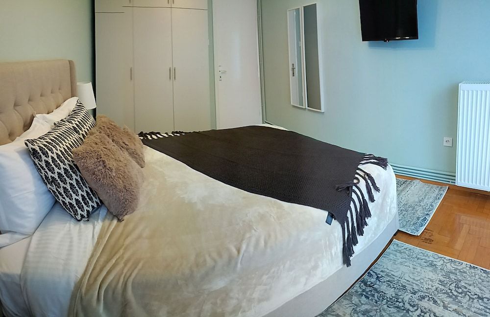 undefined Royal Deluxe Apt Must 7