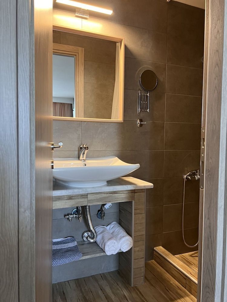 Luxor Premium Suites Premier Room (2 guests) 6