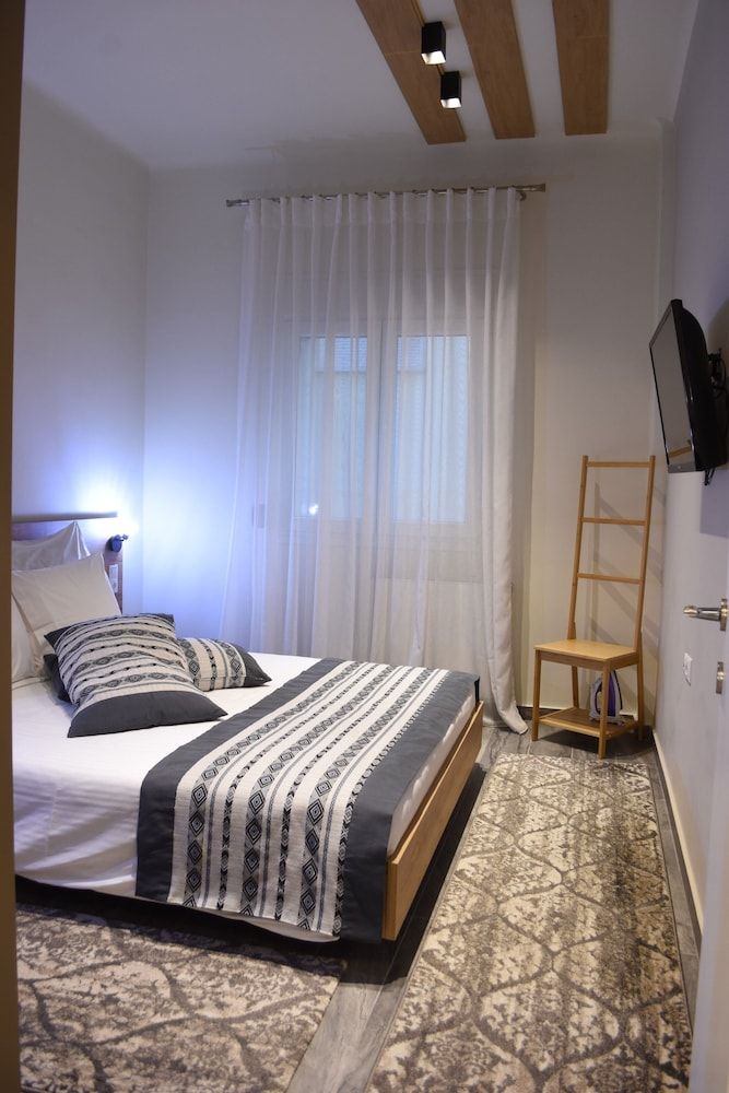 undefined Lotus Deluxe Apt Must 4