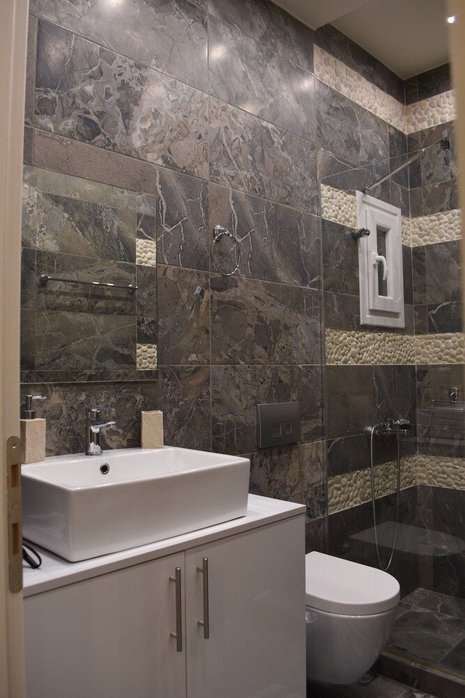 undefined Lotus Deluxe Apt Must 9