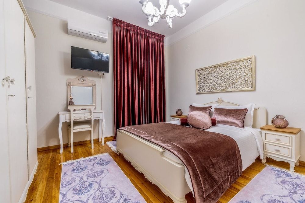 undefined Acropolis Deluxe Apt Must 9