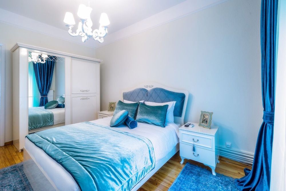 undefined Acropolis Deluxe Apt Must