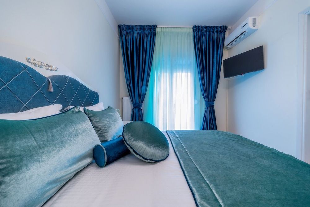 undefined Acropolis Deluxe Apt Must 7