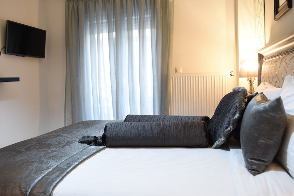 undefined Narcissus Luxury Apt Must 4