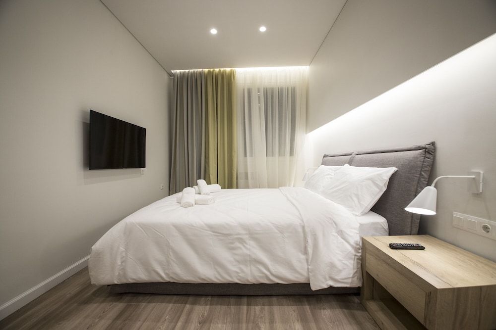 undefined Ornament Suites Nilie Hospitality MGMT 2