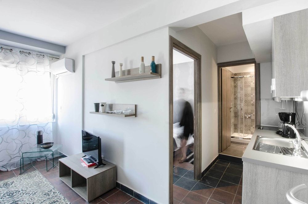 Evel's Home Suites Apartment (Elegant) 6