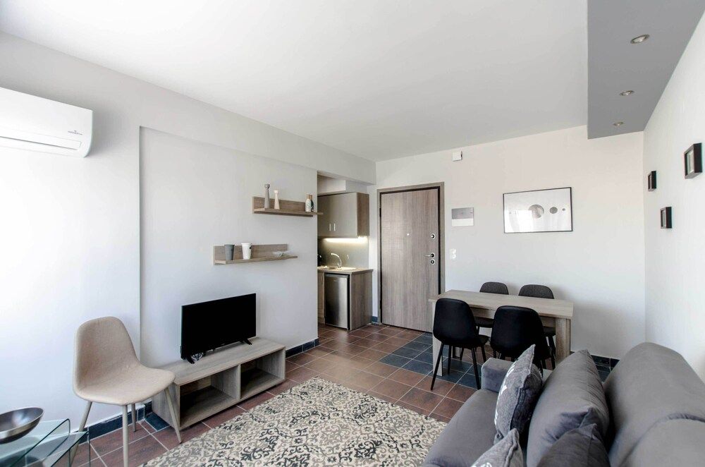 Evel's Home Suites Apartment (Elegant) 9