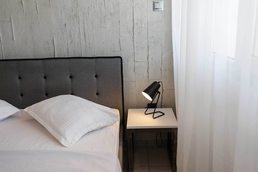 Evel's Home Suites Studio, 1 Bedroom (Industrial) 2