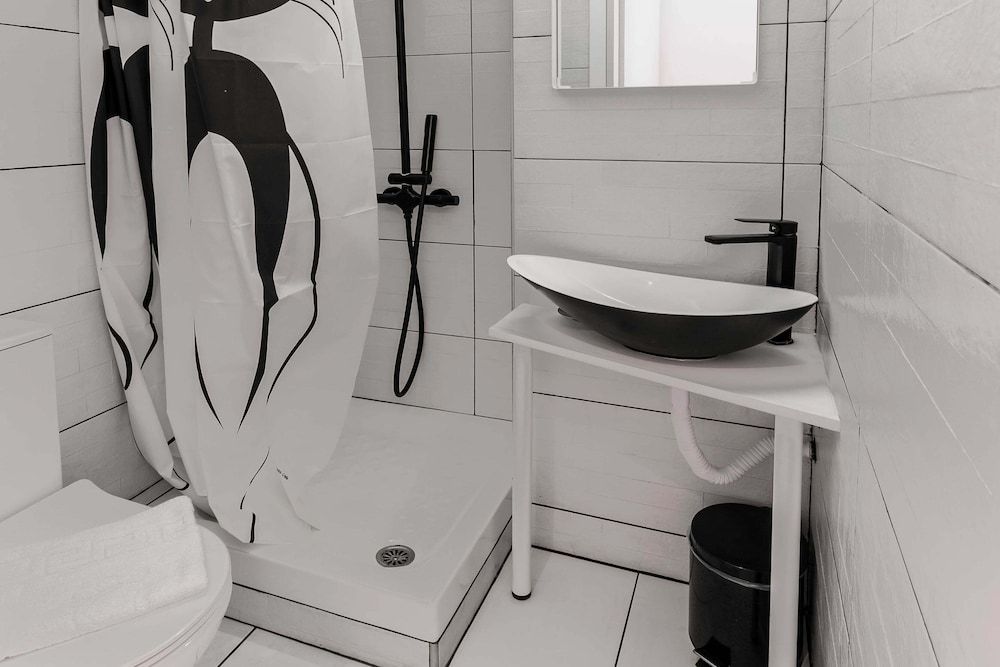 Evel's Home Suites Studio, 1 Bedroom (Industrial) 5