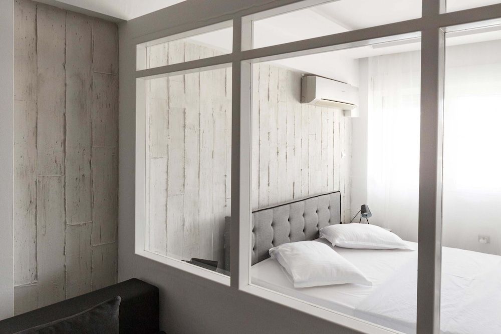 Evel's Home Suites Studio, 1 Bedroom (Industrial)